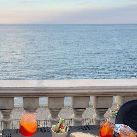 Maremare Apartments Giardini Naxos Dış mekan fotoğraf