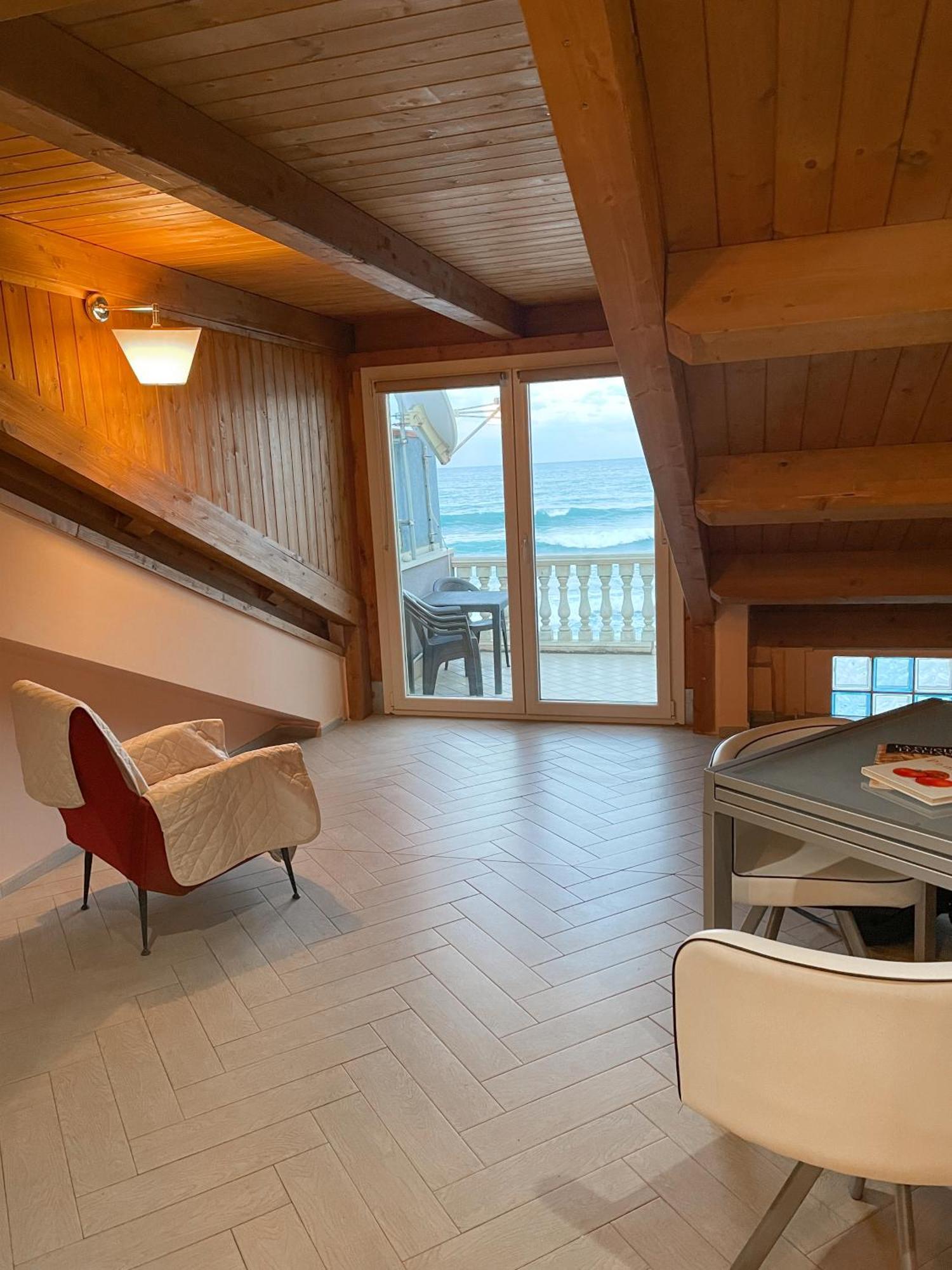 Maremare Apartments Giardini Naxos Dış mekan fotoğraf