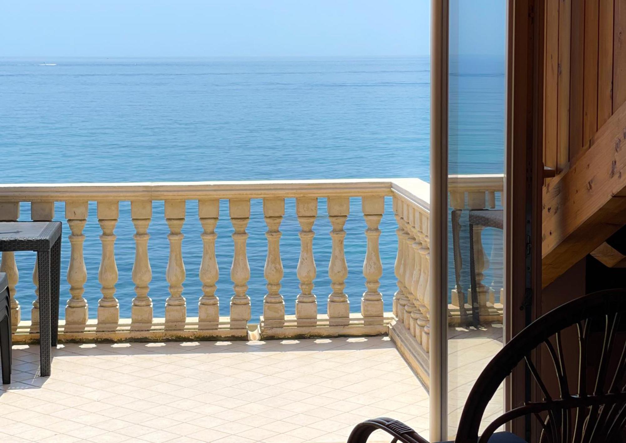 Maremare Apartments Giardini Naxos Dış mekan fotoğraf