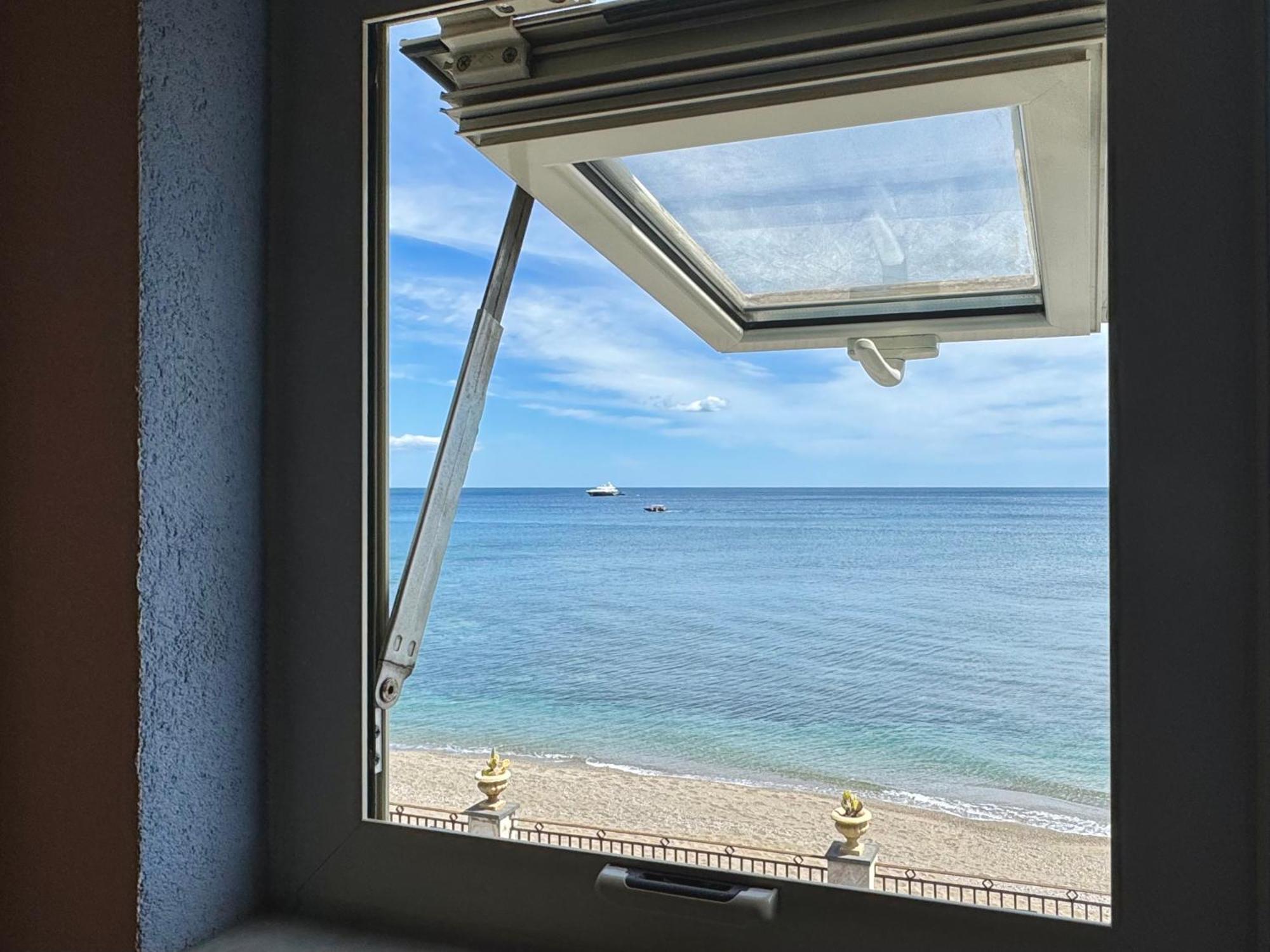 Maremare Apartments Giardini Naxos Dış mekan fotoğraf